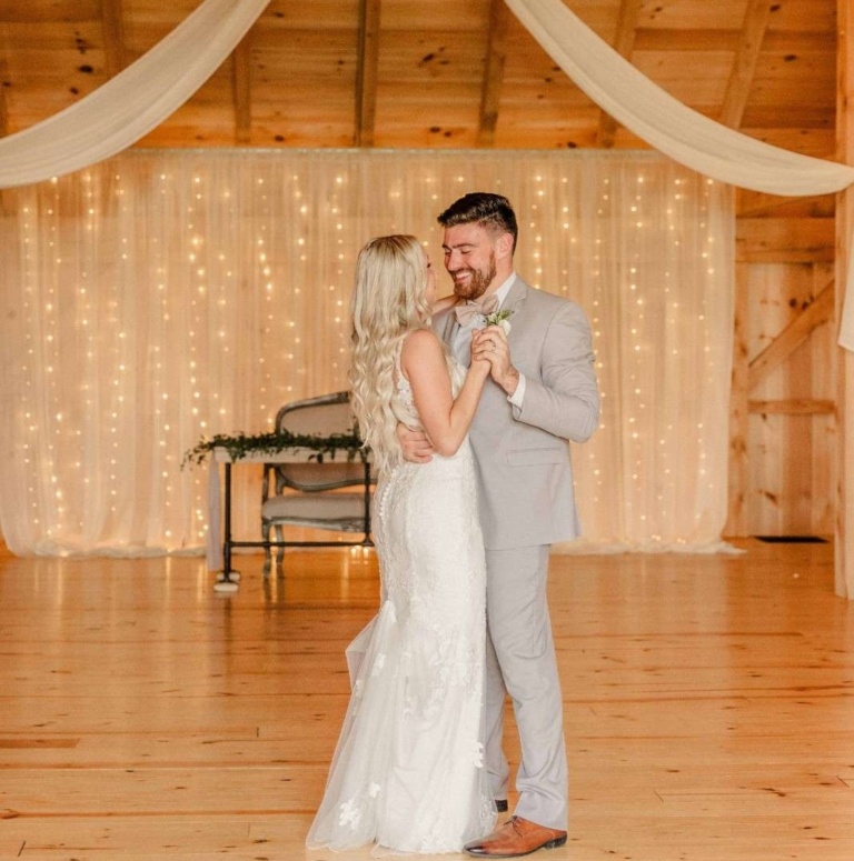 Barn Couple Photo